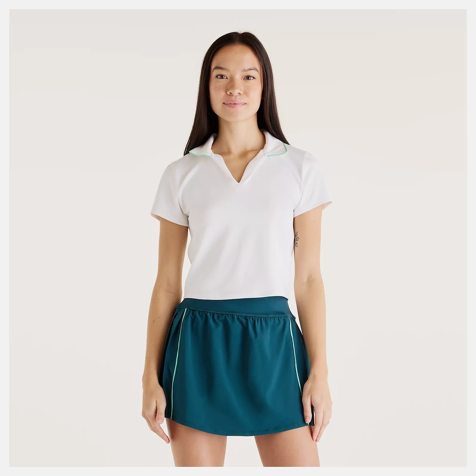 Set Deportivo Femenino — Falda-Short y Polo Blanco